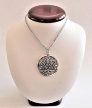 Load image into Gallery viewer, Geometric Star of David Necklace
