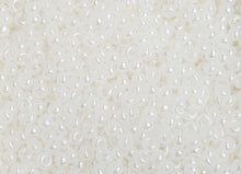 Load image into Gallery viewer, CB1600  seed bead 8/0  opal pearl white
