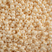 Load image into Gallery viewer, CB1601  seed bead 8/0  opaque eggshell
